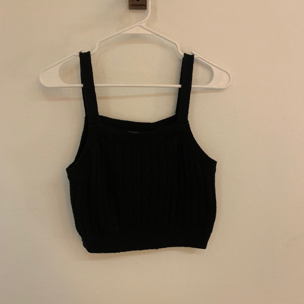 BLACK CROPPED SWEATER TANK